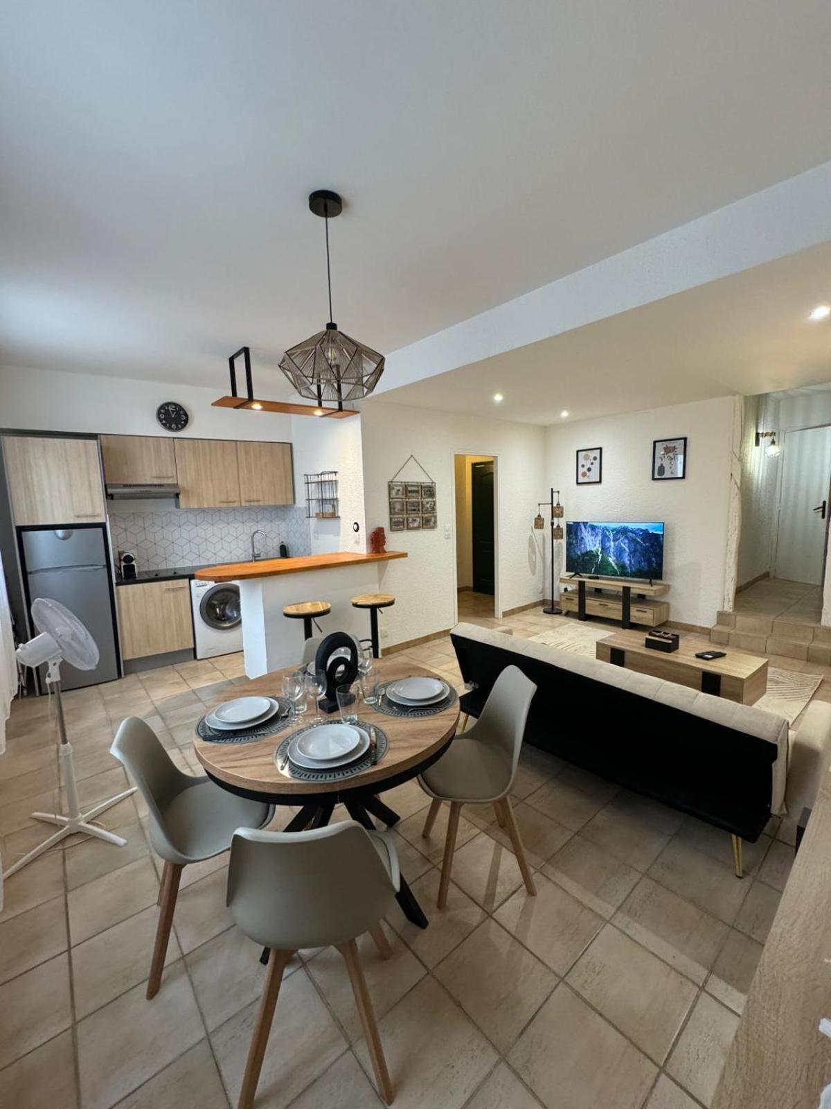 Charmant Appartement En Hypercentre De Castelnaudary Bagian luar foto